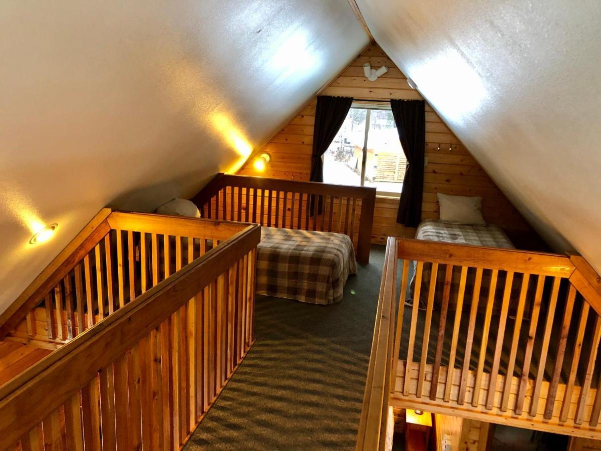 Susitna River Lodging, Riverside Cabins Толкітна Екстер'єр фото