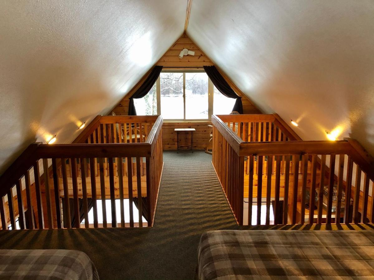 Susitna River Lodging, Riverside Cabins Толкітна Екстер'єр фото