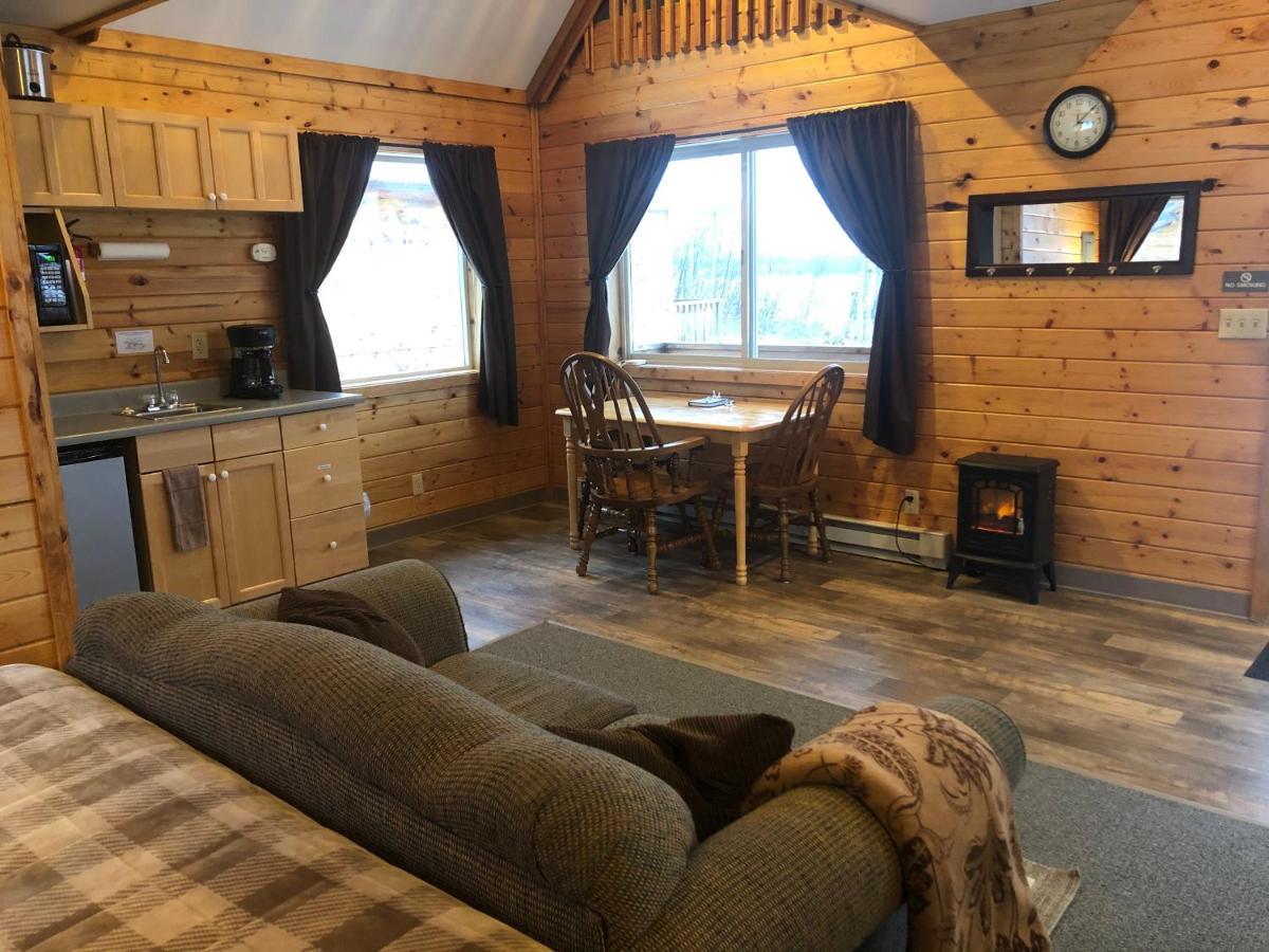 Susitna River Lodging, Riverside Cabins Толкітна Екстер'єр фото