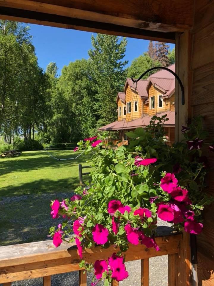 Susitna River Lodging, Riverside Cabins Толкітна Екстер'єр фото