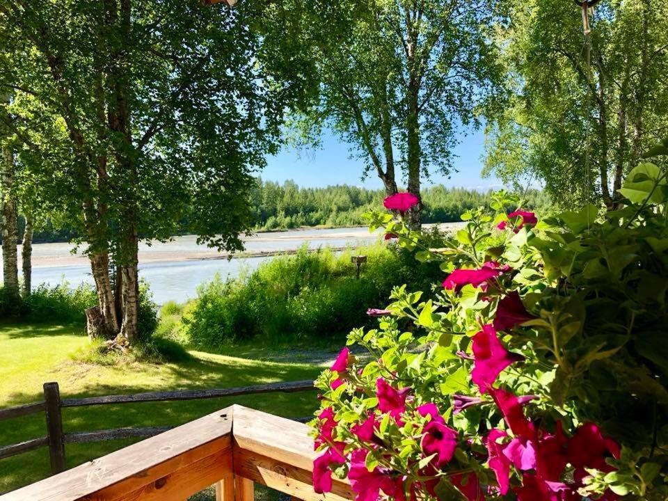 Susitna River Lodging, Riverside Cabins Толкітна Екстер'єр фото